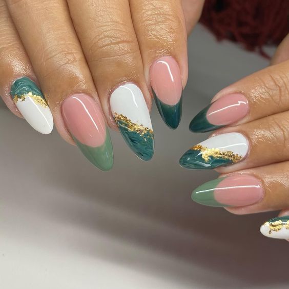In this article we have curated a collection of over twenty gorgeous ideas for green acrylic nails that are both beautiful but also timeless, making them a great design option for any nail length.