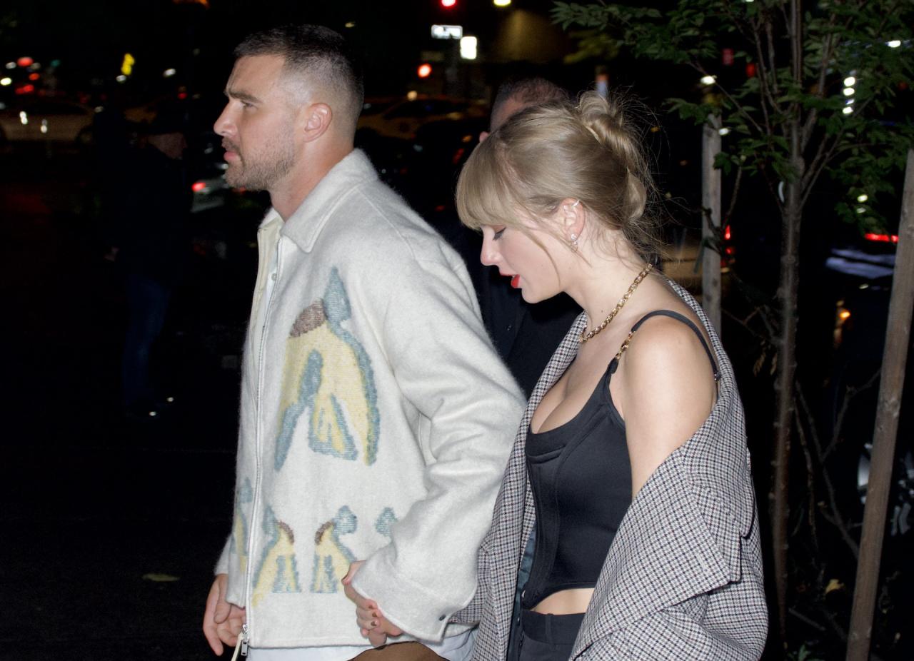 Taylor Swift y Travis Kelce confirman su romance al pasear de la mano por  Nueva York | Famosos