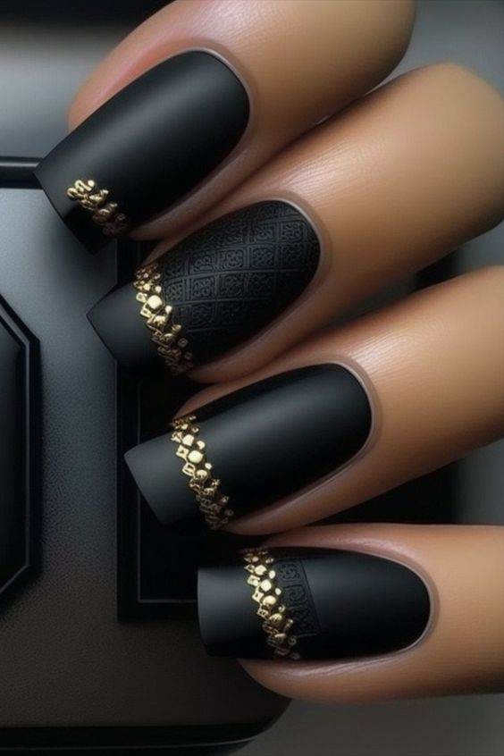 30 Classy Black Nail Designs To Glam You Up - 231