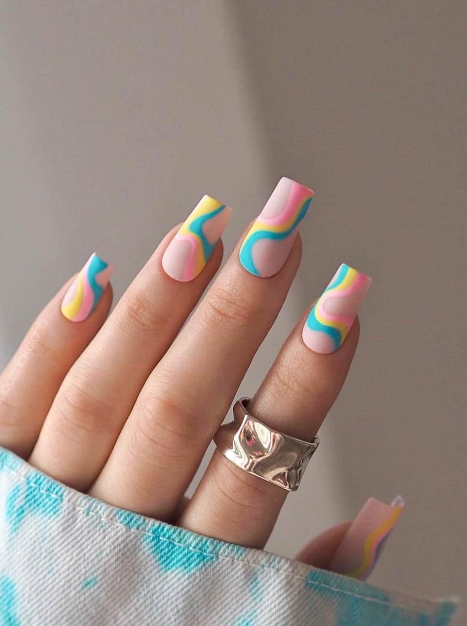 30 Fabulous Swirl Nail Designs So Easy To Copy - 197