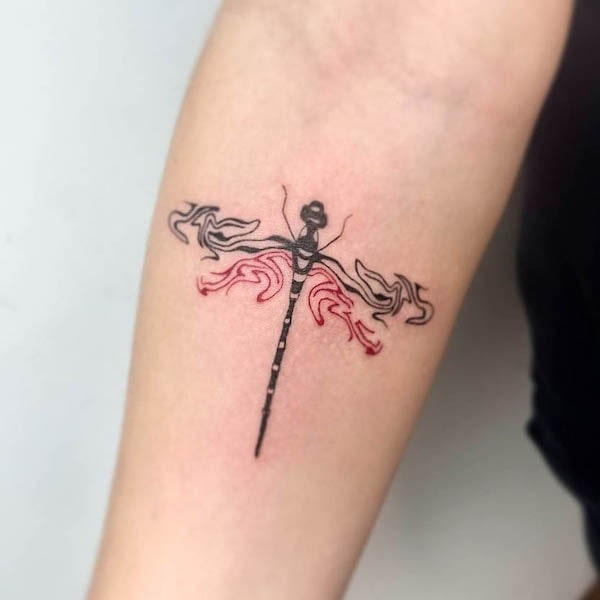 Smoke dragonfly tattoo by @yasminmangogh