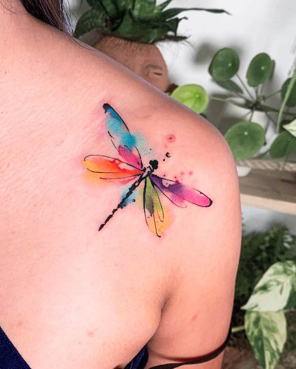Watercolor dragonfly shoulder tattoo by @pablo_ortiz_tattoo