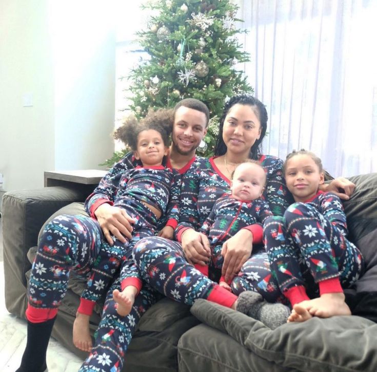 A Roundup Of Our Favorite Family Christmas Photos From Diddy, Kenya Moore, LeBron James, Will Smith & More | Essence | Stephen curry family, The curry family, Family outfits
