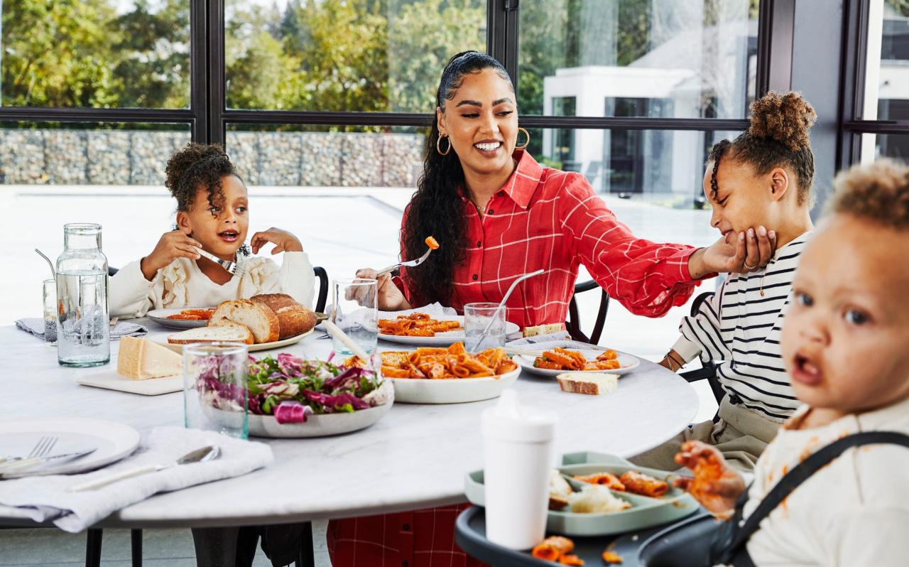 likhoa chef ayesha curry surprisingly prepares to participate in the thanksgiving festival with a delicious table for stephen curry and her beloved family 6564521e07518 Chef Ayesha Curry Surprisingly Prepares To Participate In The Thanksgiving Festival With A Delicious Table For Stephen Curry And Her Beloved Family