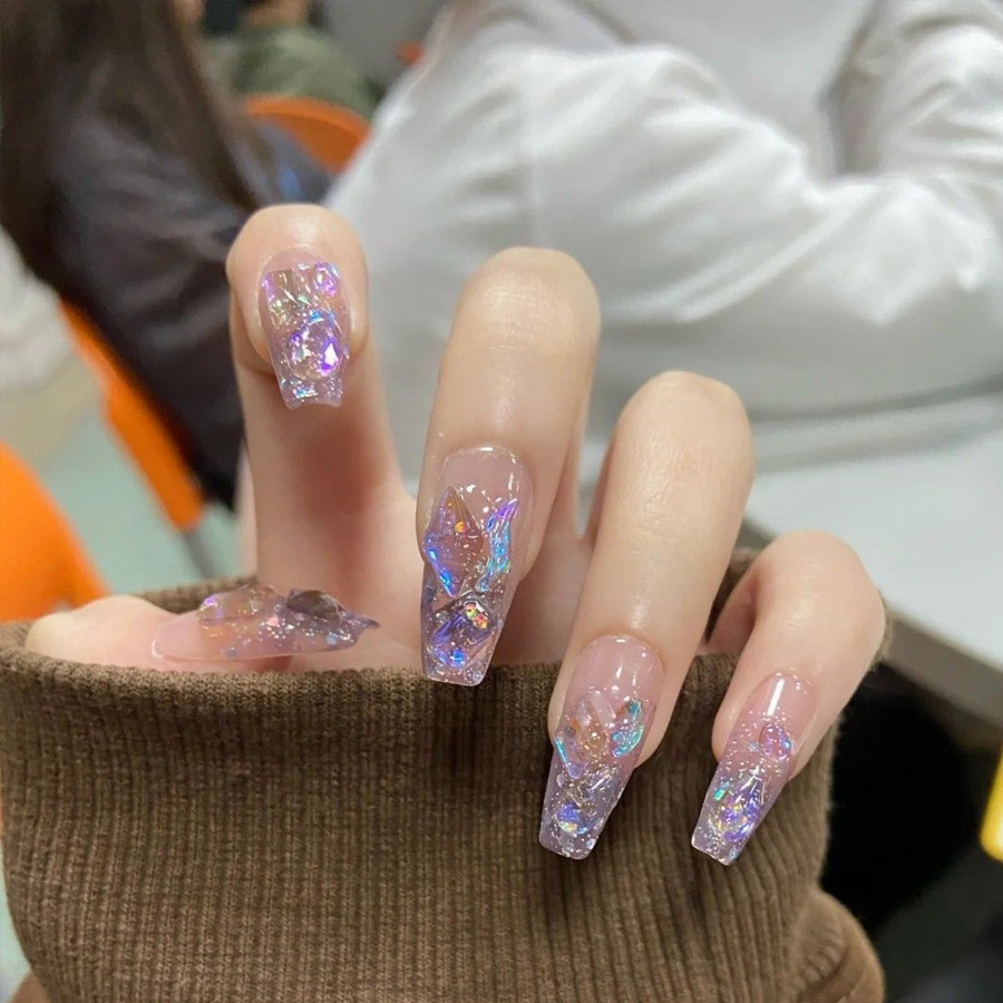 6 French nail designs are expected to take over this summer's nail trend. Women will catch the trend to stand out in the summer of 2022 Women Family