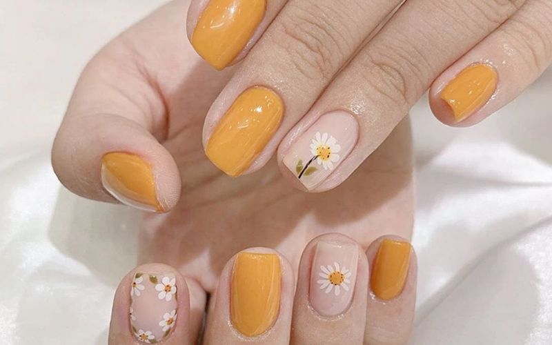 8 beautiful nail styles to help her catch this summer's trend Ide cat kuku Kutek Kuku
