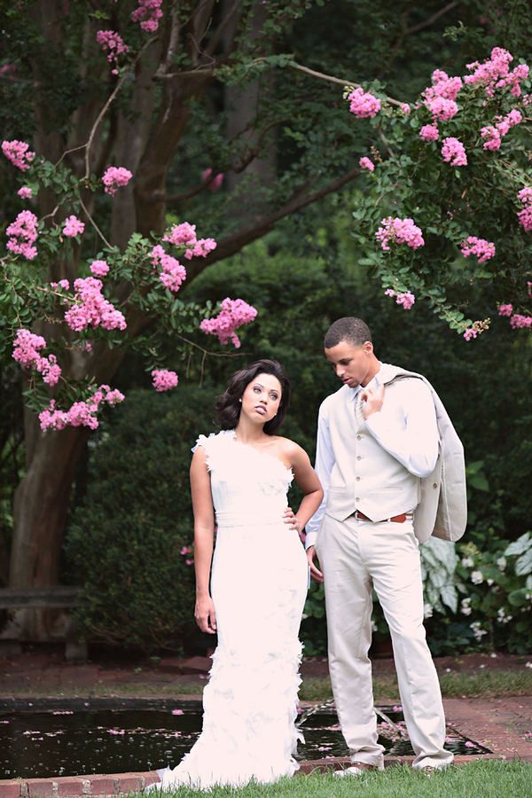 likhoa stephen curry and his wife suddenly posted a dreamlike wedding photo from years ago on social networks surprising fans 652f8281995d3 Stephen Curry And His Wife Suddenly Posted A Dreamlike Wedding Photo From 10 Years Ago On Social Networks, Surprising Fans.