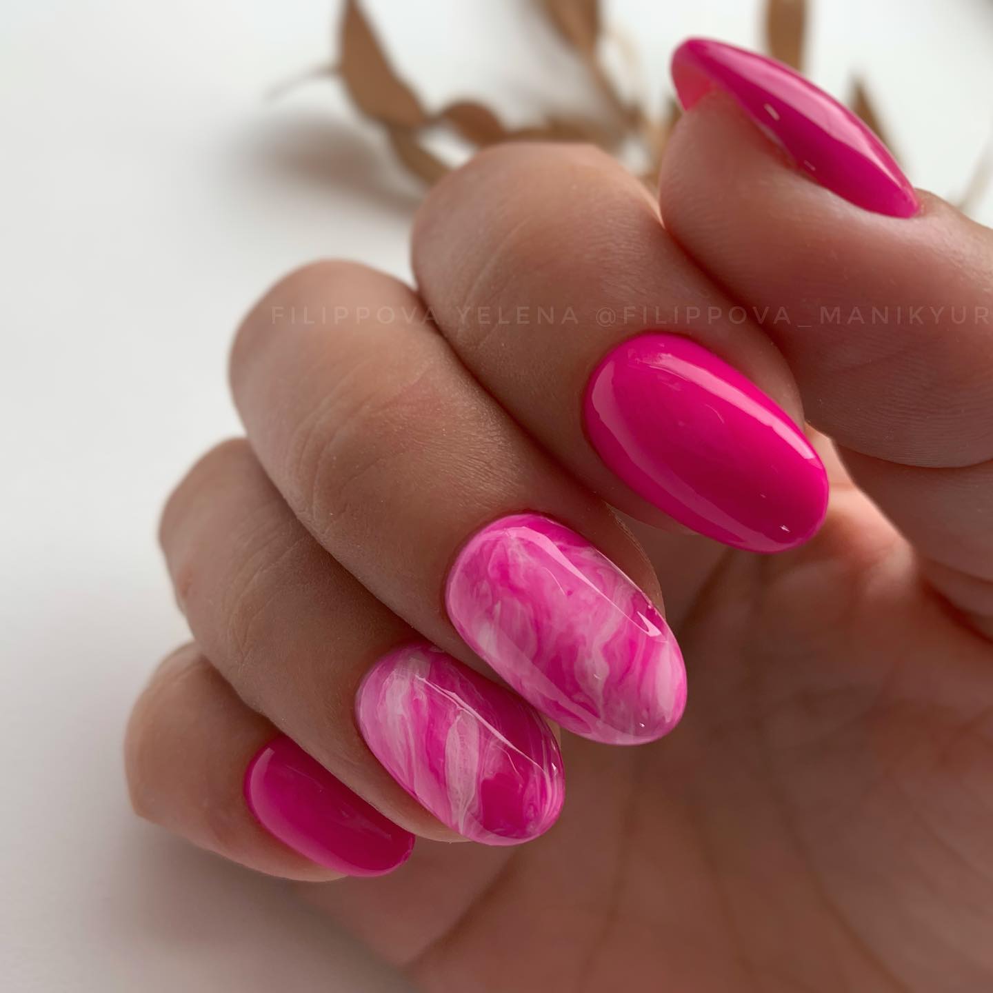 val marble pink manicure that you can wear to any event. It is so chic and elegant, yet creative.