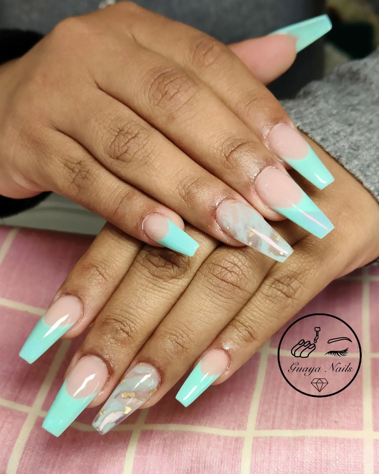 Mint coffin manicure such as this one is a must-do for the summer!