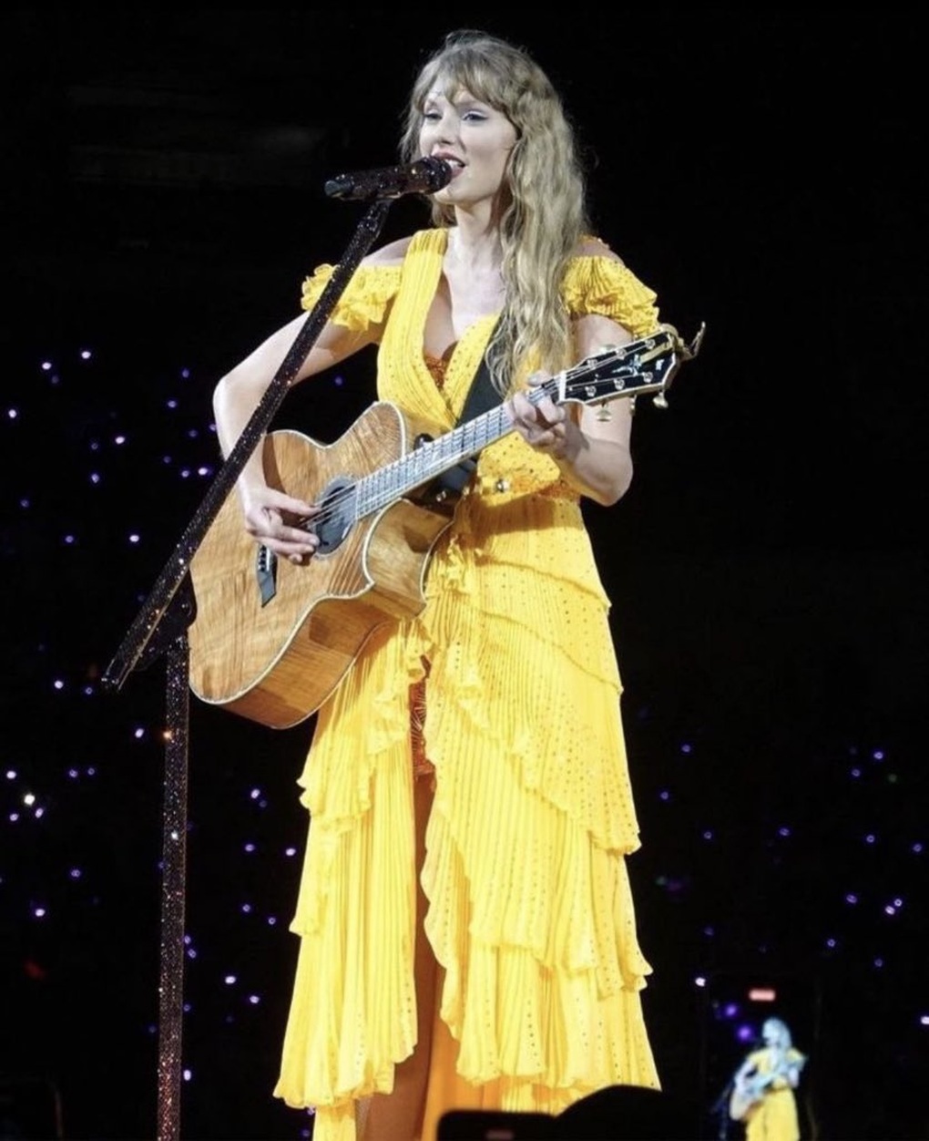 Biểu diễn ở Singapore, Taylor Swift chọn diện đồ của các nhà mốt danh tiếng - 7