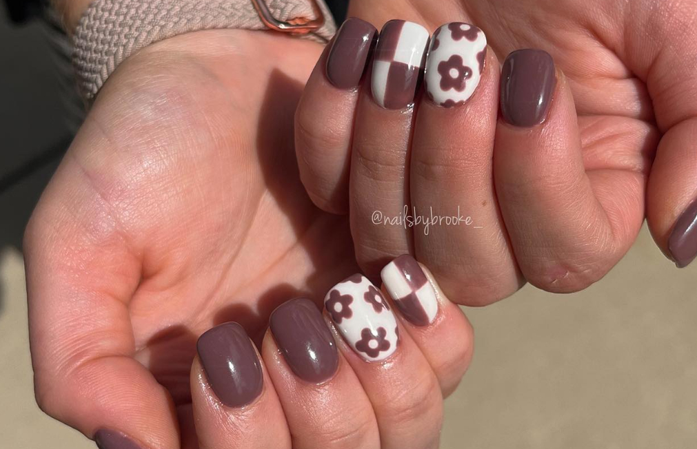 brown checkered nails with flowers