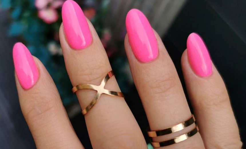 hot pink gel nails
