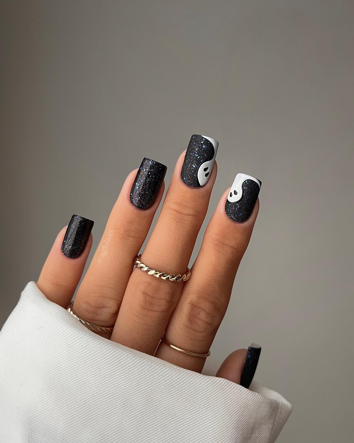 Ghost nail art is perfect for Halloween, isn't it? Generally ghosts are applied on shiny black nail polish but it is time for a change. Matte black looks quite nice but if you want to shine, you can add some glitters on it.