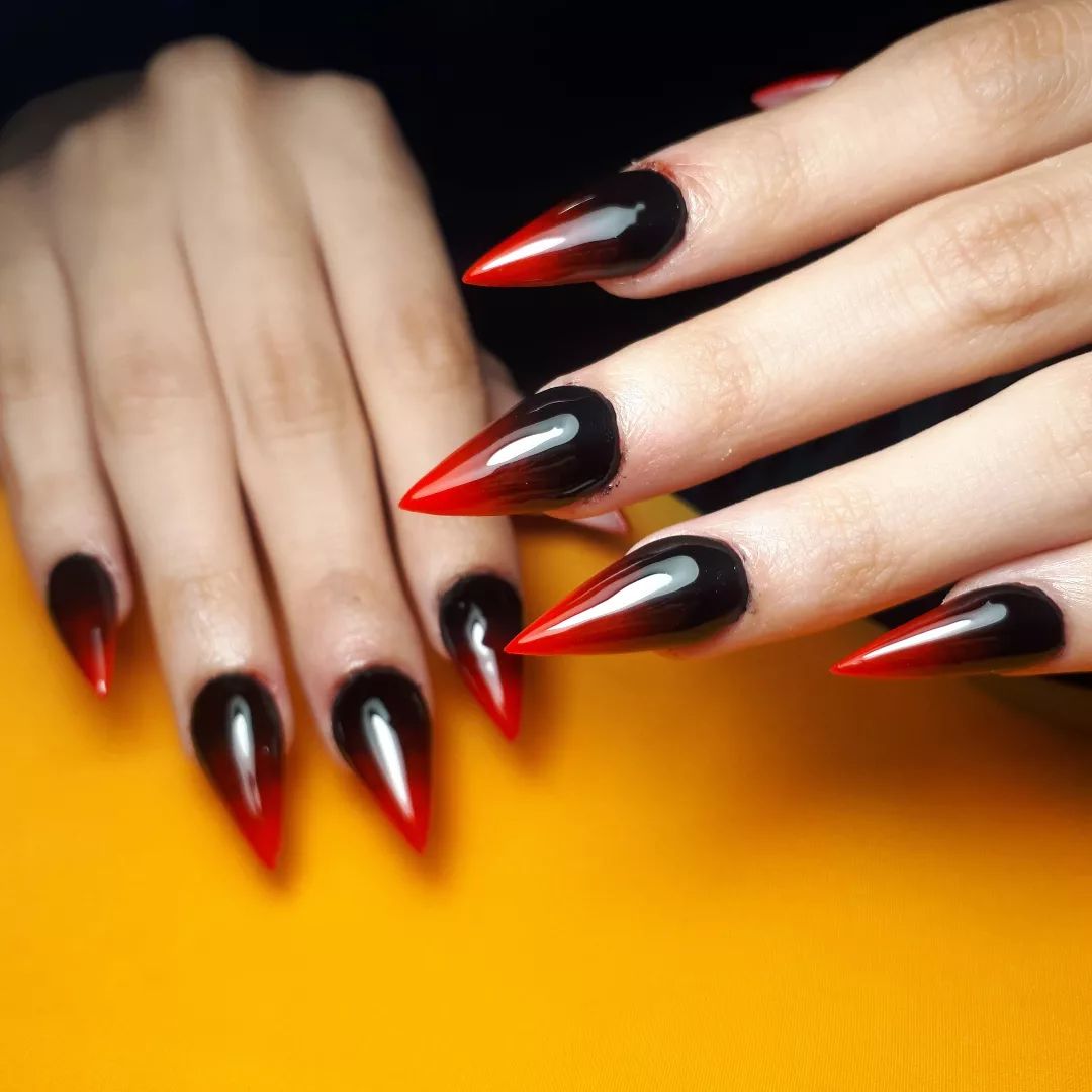 Here is a great ombre which is created with black and red. It has such a bold look that everyone will notice your nails. The sharp tips is taken to a different level with blood red. Let's show your savage love.