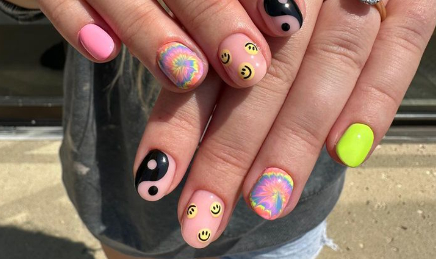 short smiley face nails