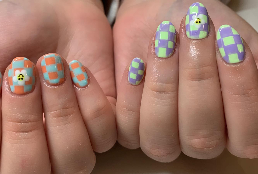 spring checkered nails