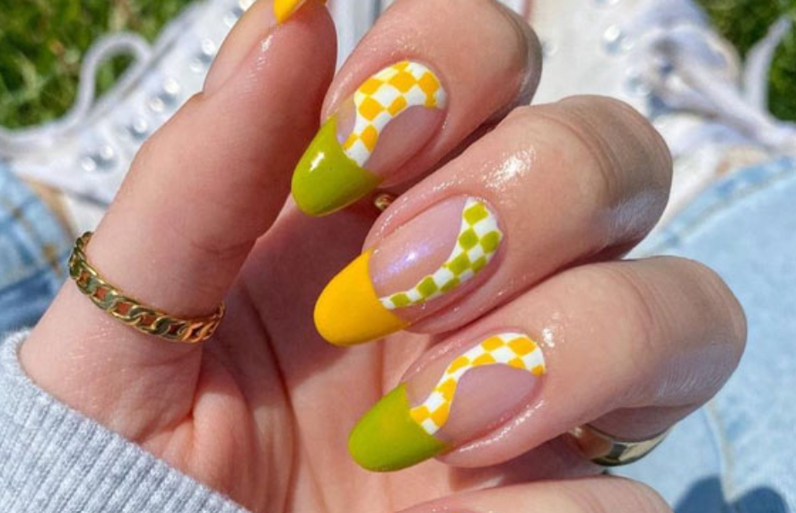 summer checkered nails