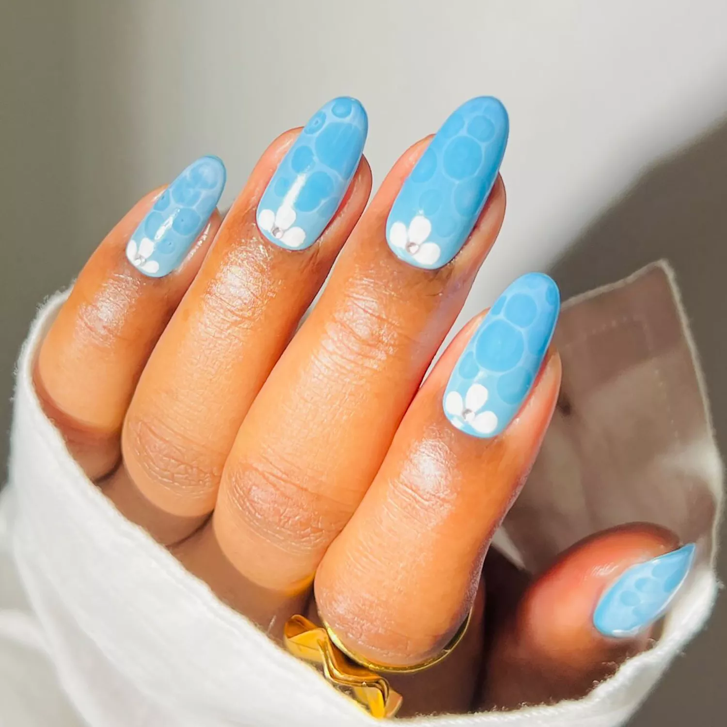 A blue manicure with water drop details