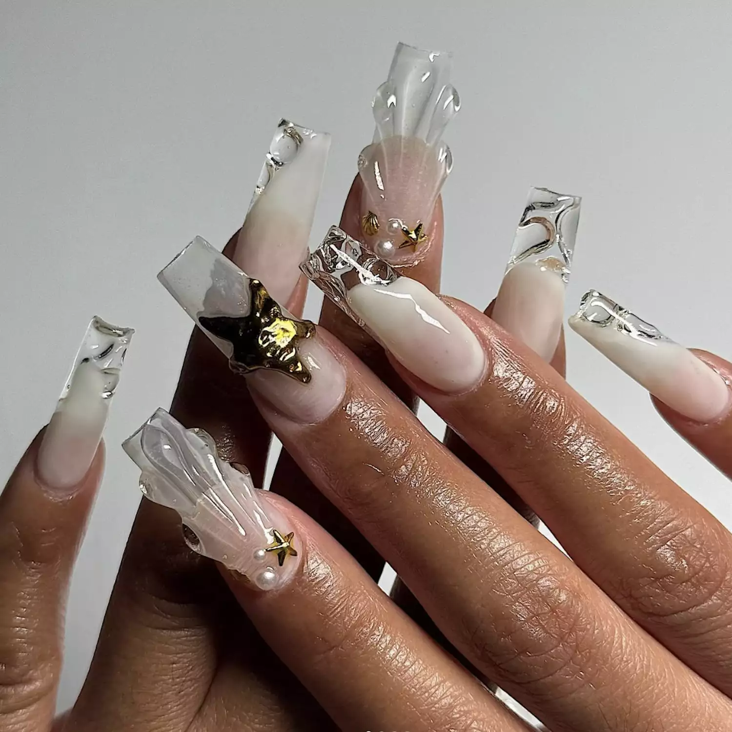 clear nails with seashells, starfish and bubbles 