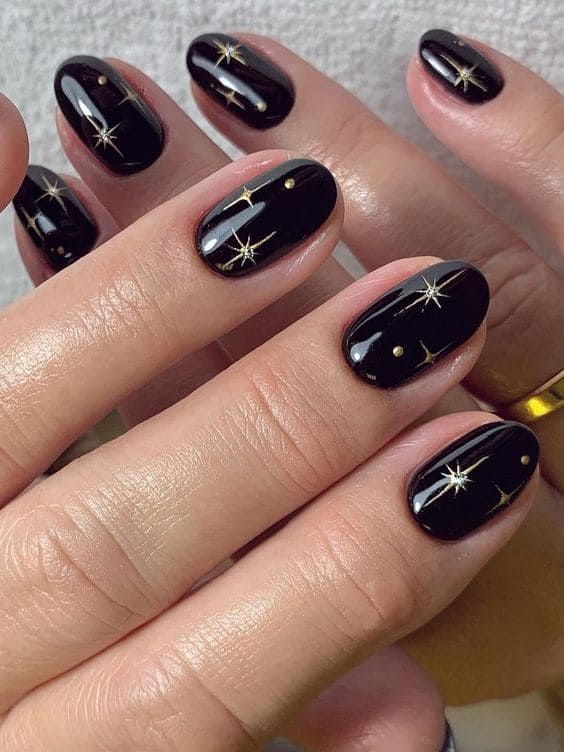 Korean black nails: simple astrology