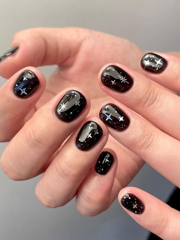 Korean black nails: simple astrology