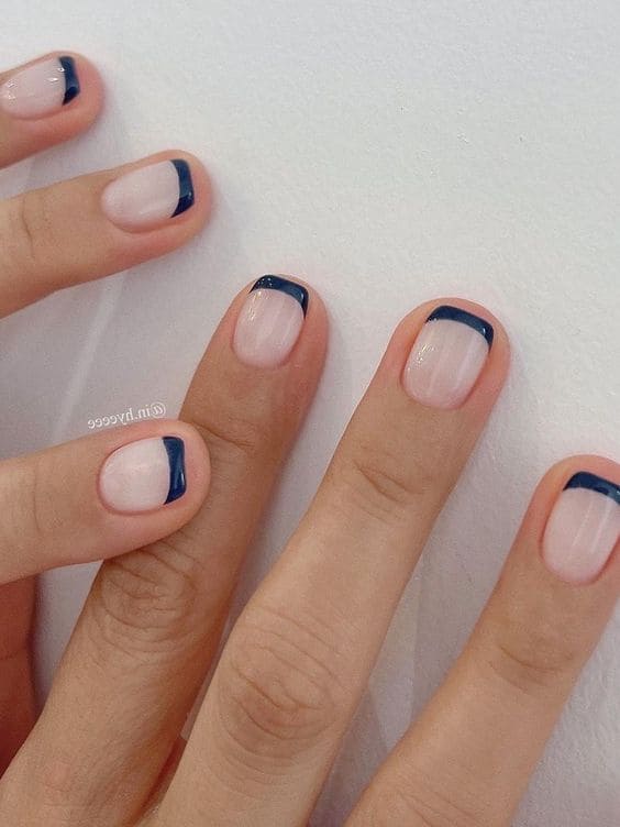 Korean dark blue nails: French tips