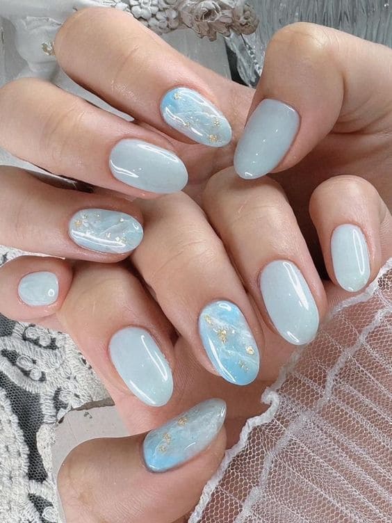 light blue nails: marble