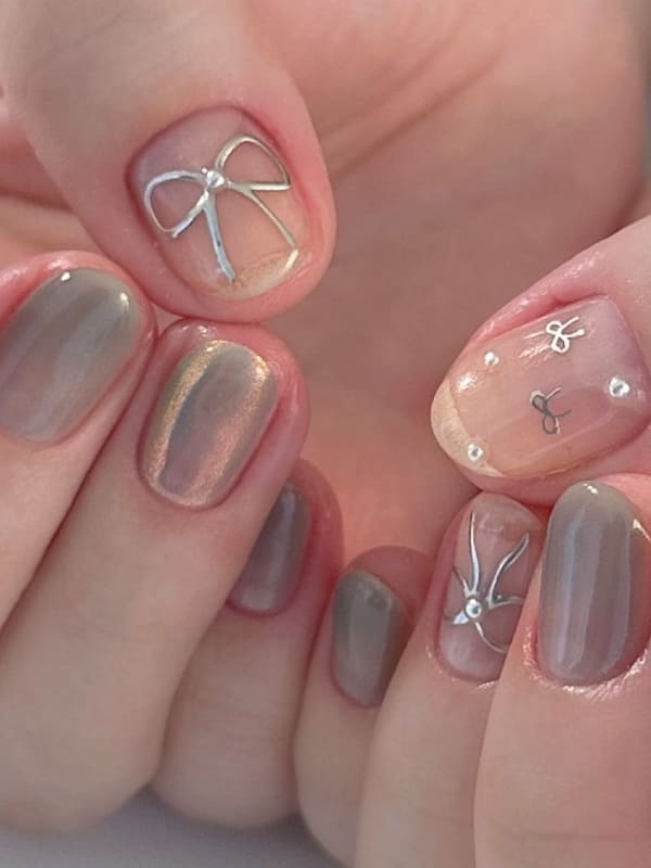 Korean bow nails: gray 