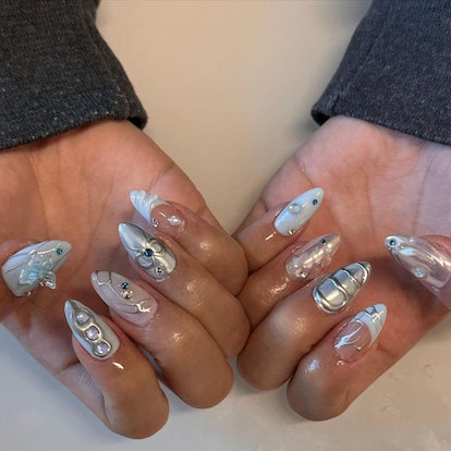 Silver chrome nail art details are on-trend for 2024's Aquarius season.
