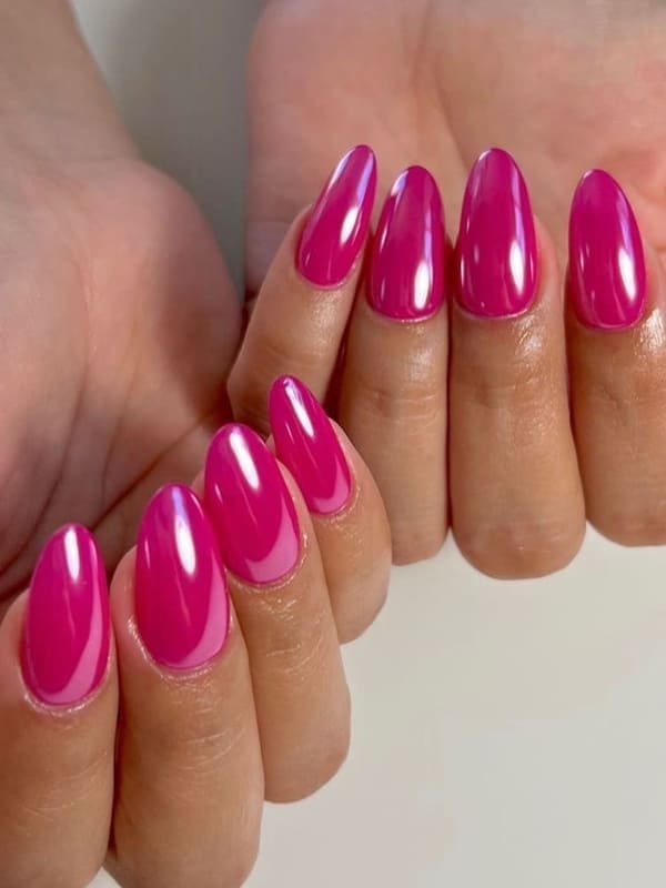 Barbie pink nails: magenta chrome 