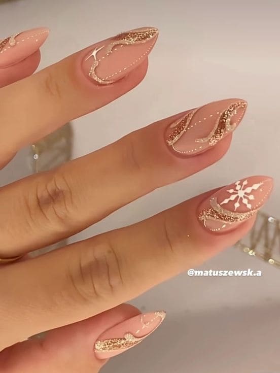 classy gold nails: snowflake 