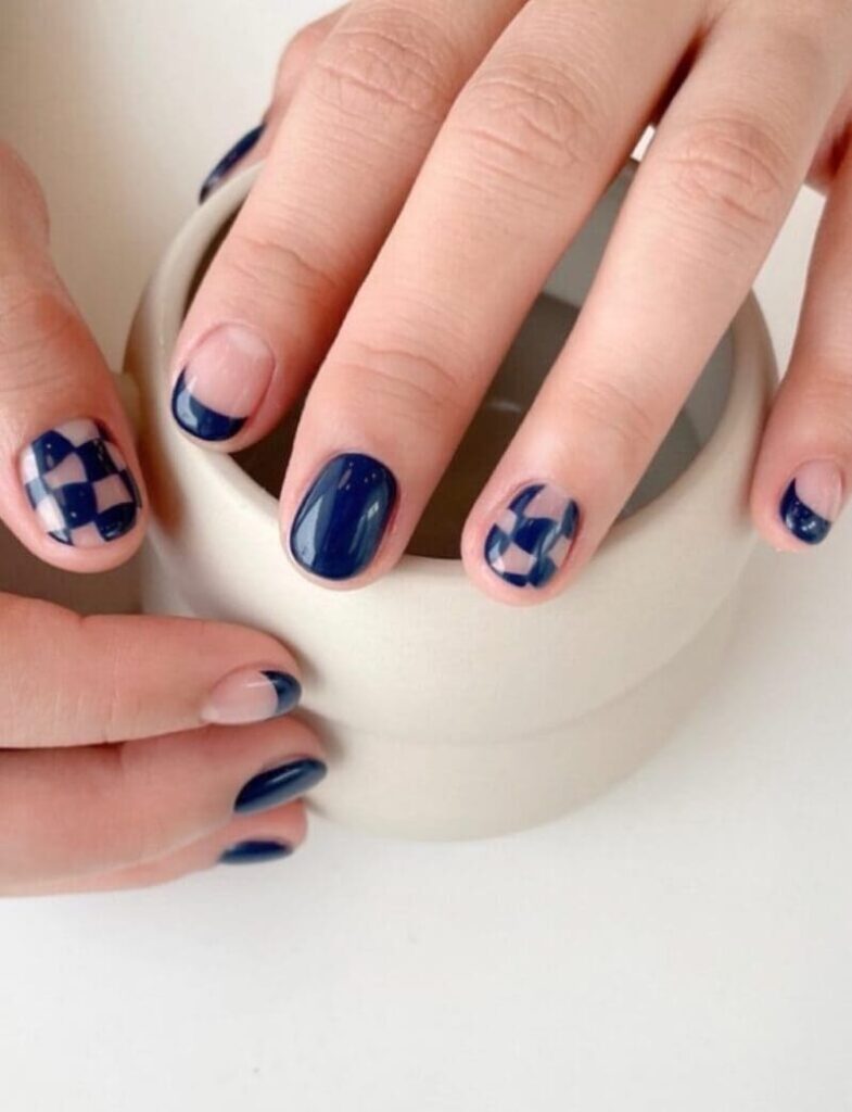 Korean dark blue nails: checkerboard