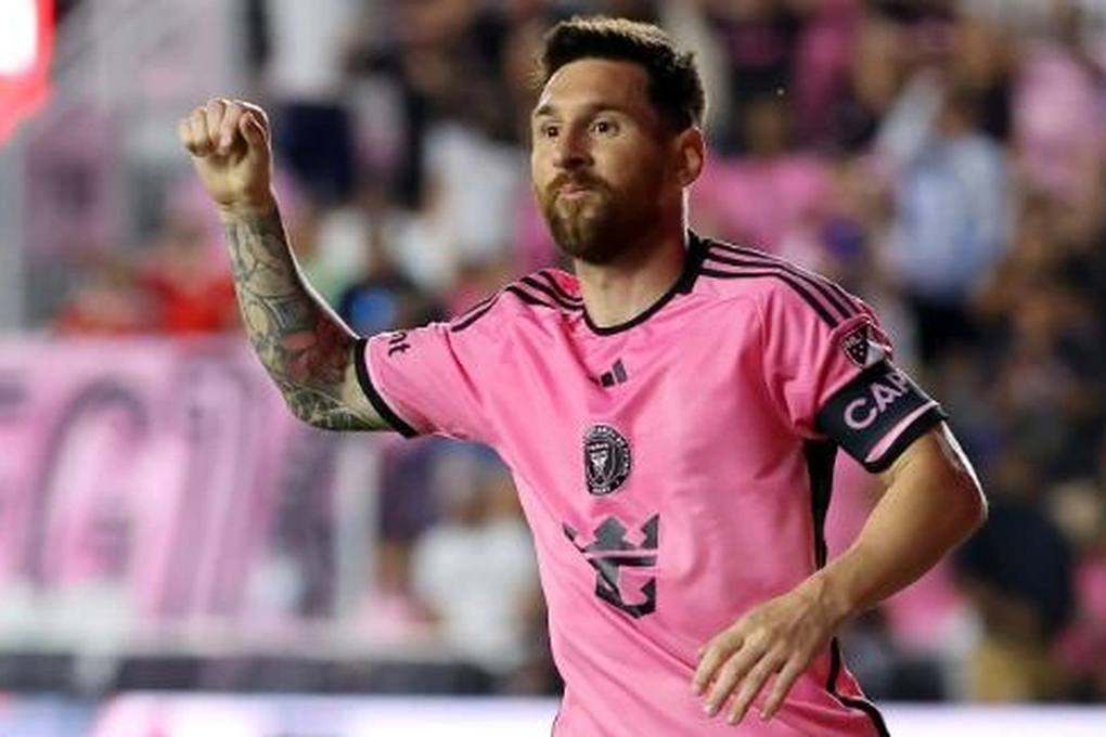 Lionel Messi "bùng cháy" với cú đúp, Inter Miami lên ngôi đầu bảng | Báo Dân trí