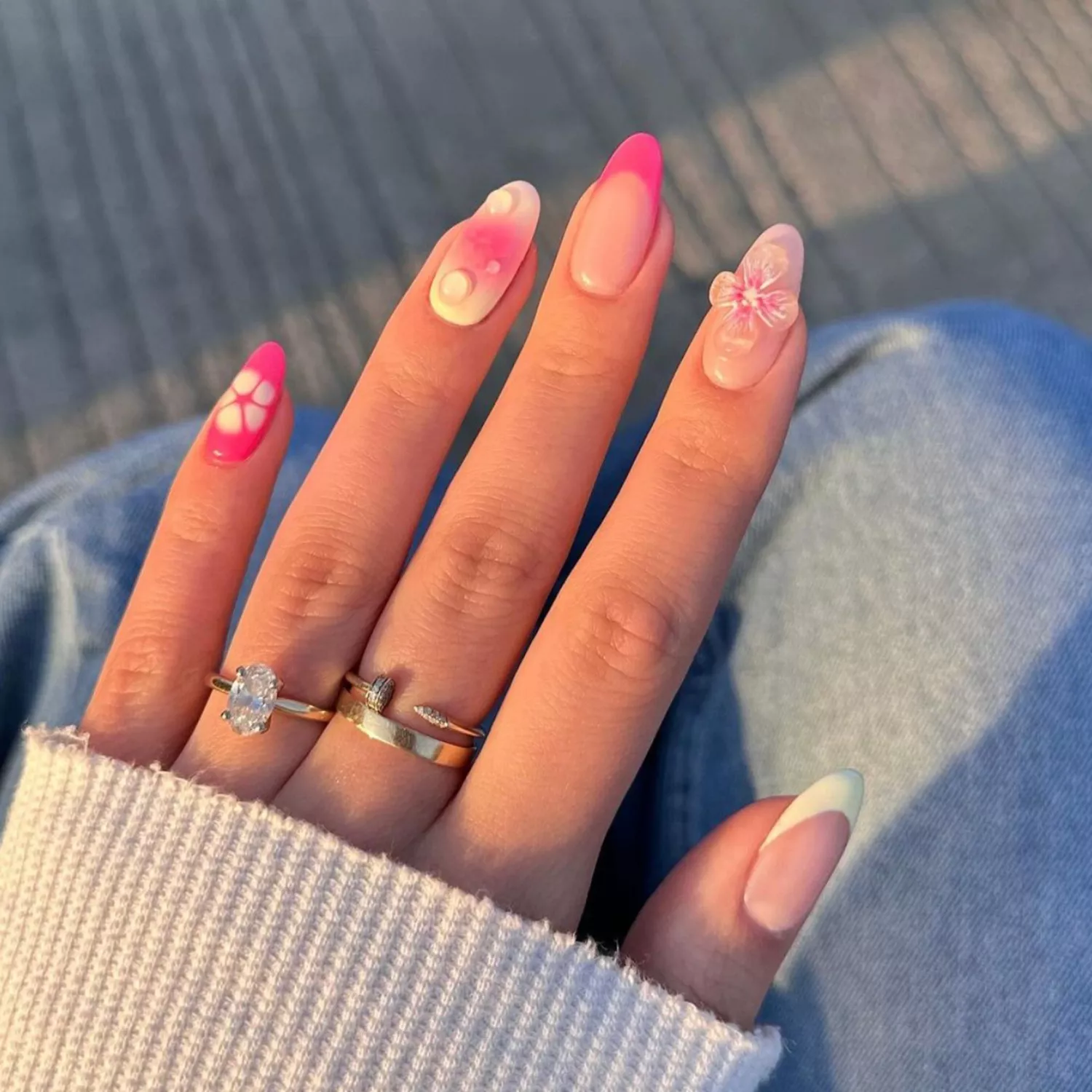 Pink and white flower manicure.