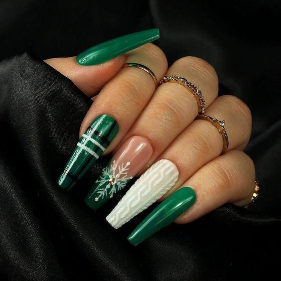 Mẫu nail giáng sinh màu dài