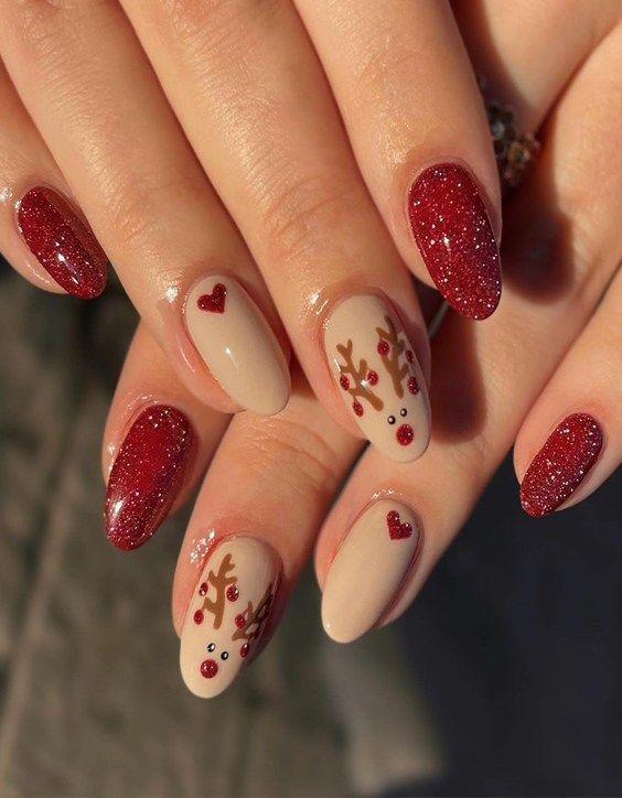 Mẫu nail noel với nhũ đỏ