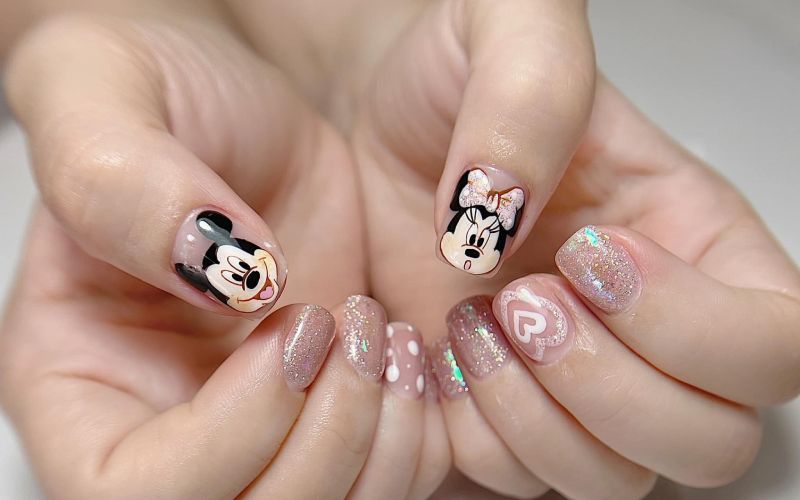 Sự kết hợp của Mickey và Minnie trong một bộ nail dễ thương