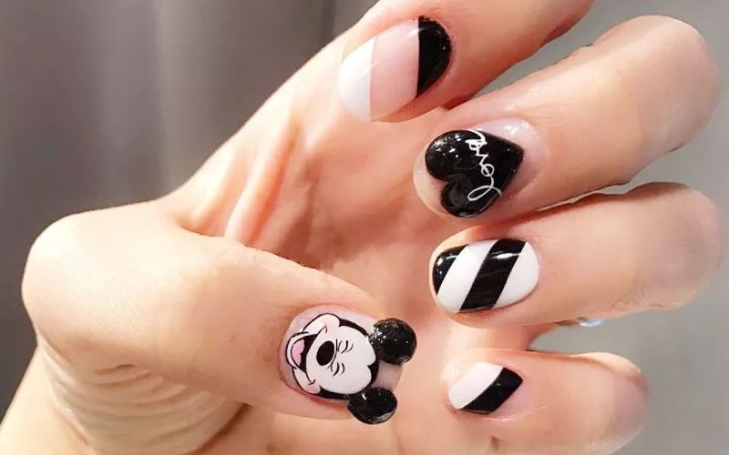 Mẫu thiết kế nail Mickey cho các cô nàng vừa thích sự dễ thương lại vừa cá tính