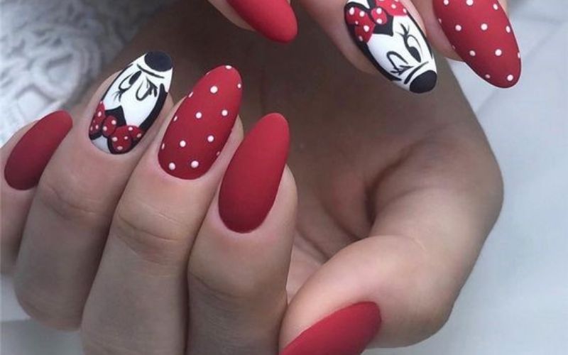 Bộ nail với gam màu đỏ hợp với không khí lễ hội