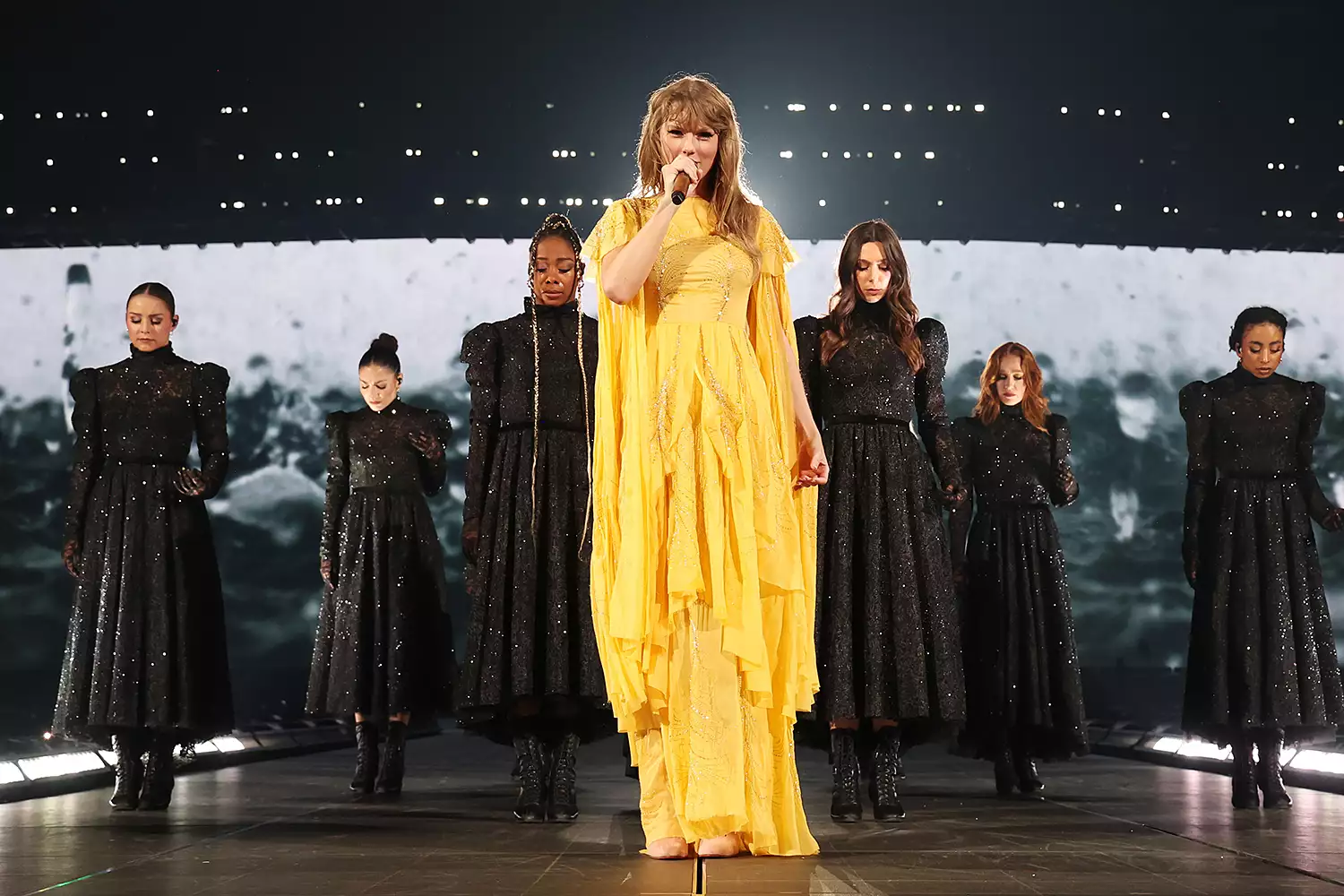 Taylor Swift performs onstage during "Taylor Swift | The Eras Tour" at La Defense on May 09, 2024 in Paris, France.