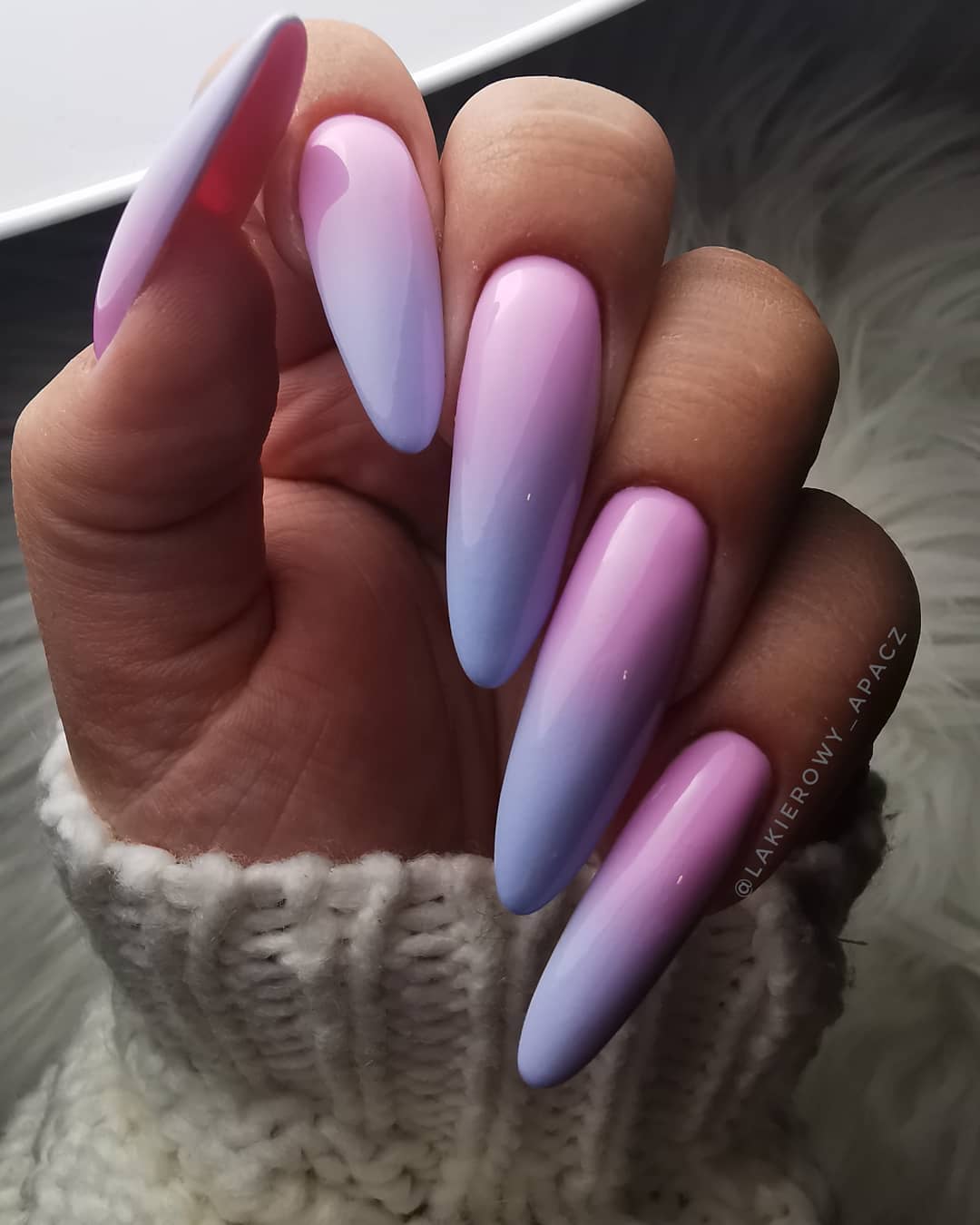 Sizzling Hot Designs: Summer Ombre Nails to Elevate Your Look