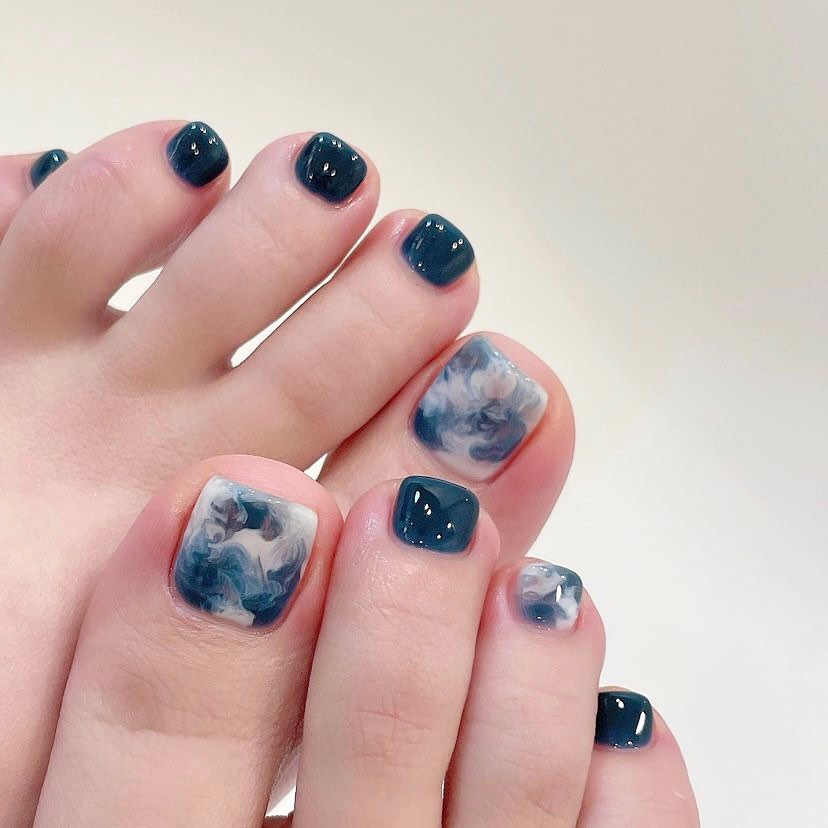 Beach-Ready Toes: Simple Summer Toe Nail Ideas