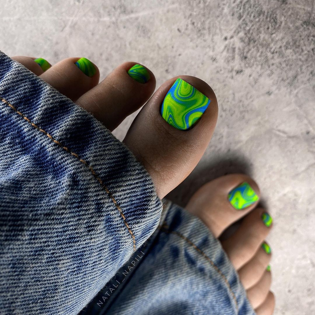 Beach-Ready Toes: Simple Summer Toe Nail Ideas