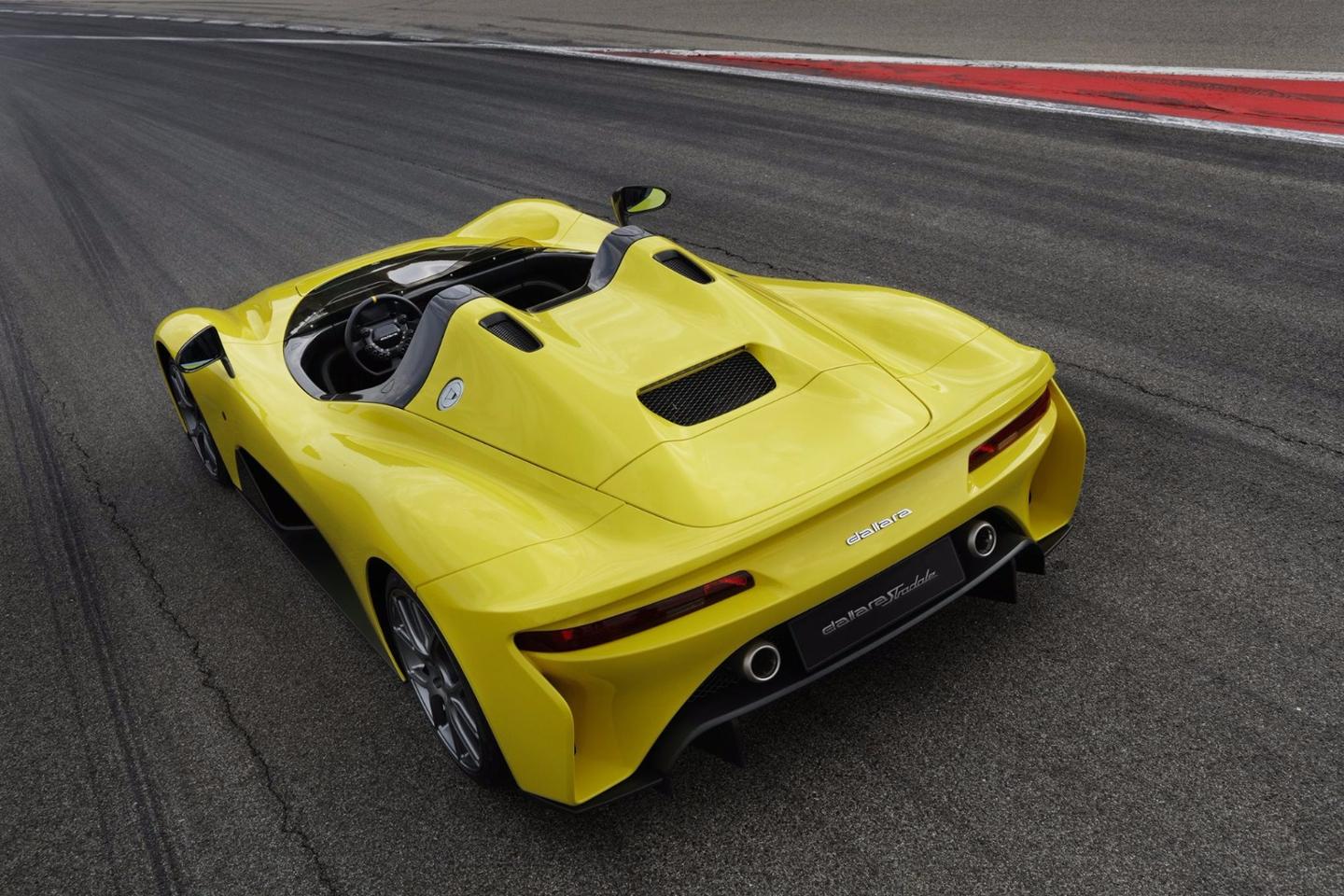 Dallara Stradale: at only 855 kg and 400 horsepower, this is a power-to-weight monster, focused on the pure joys of cornering