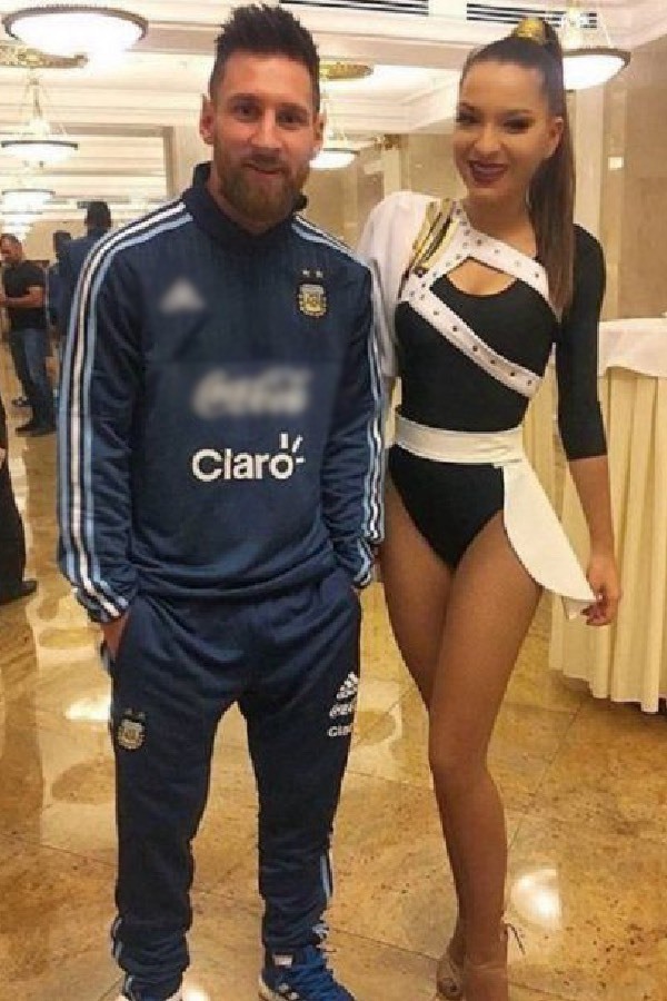 Why does Lionel Messi refuse to touch any woman except his wife?  - Photo 3.