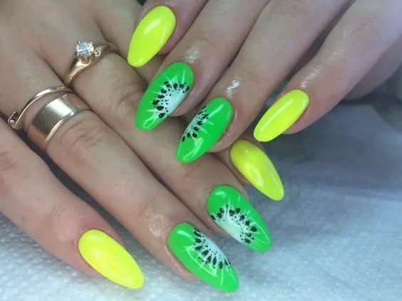 The striking combination of neon yellow and transparent green, featuring kiwi slices, creates an electric summer look with a tropical flair.