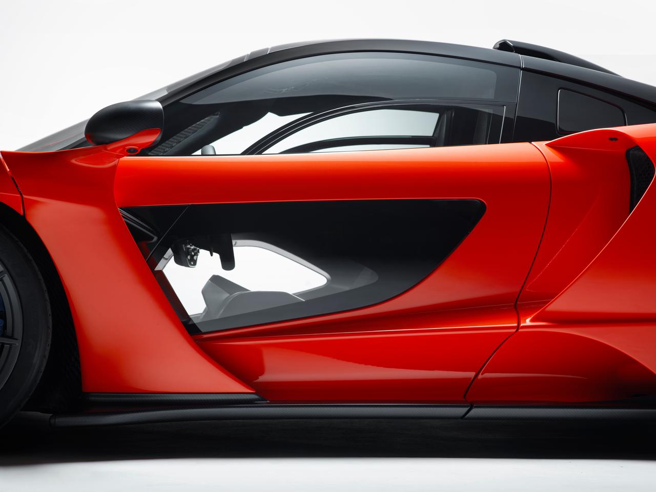 The McLaren Senna can be optioned with a piece of glass on the mid-portion of the door to give it that cool exposed look