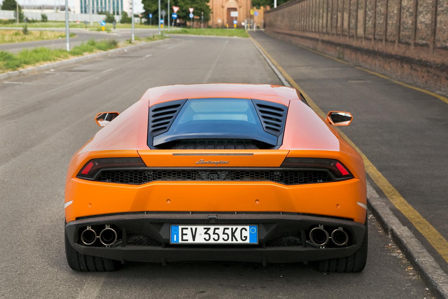 At the end of this remote stretch outside Modena resides a traffic circle that taught me exactly how grippy the Huracán is (Photo: Angus MacKenzie/Gizmag.com)