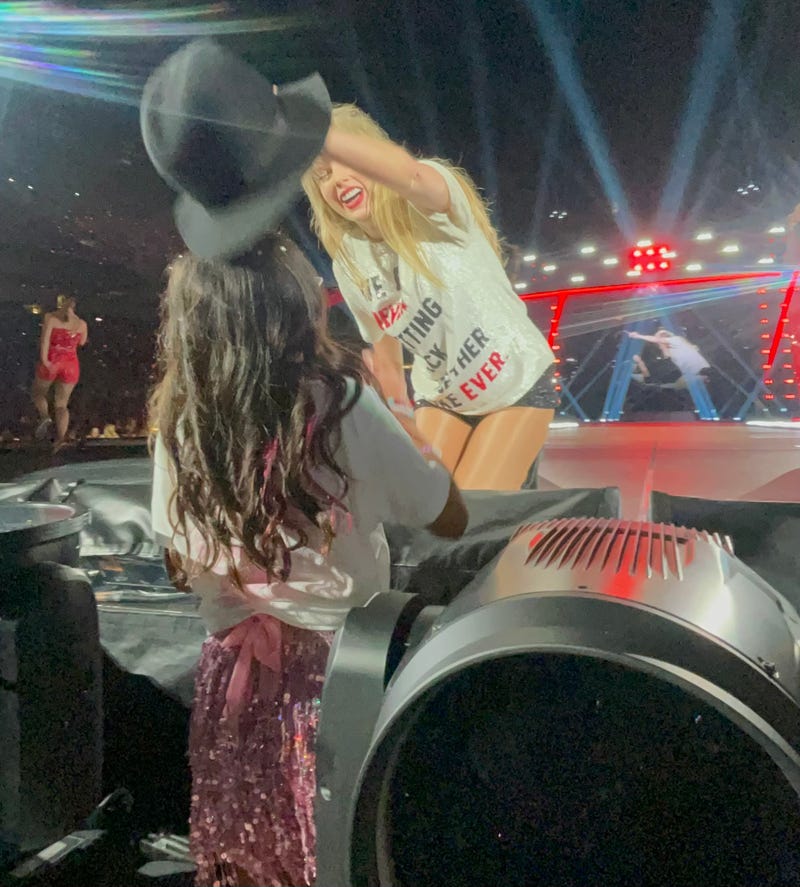 Girl that got Taylor Swift's hat in Pittsburgh