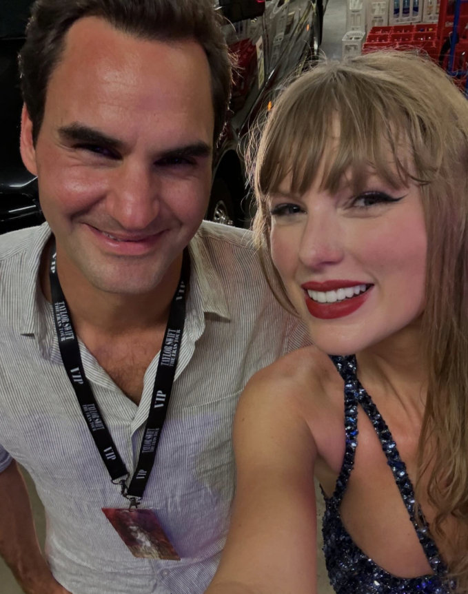 Khung hình cực đỉnh: Taylor Swift tươi rói chụp ảnh cùng huyền thoại quần vợt Roger Federer, vì sao lại có khoảnh khắc ngọt ngào này? - Ảnh 1.
